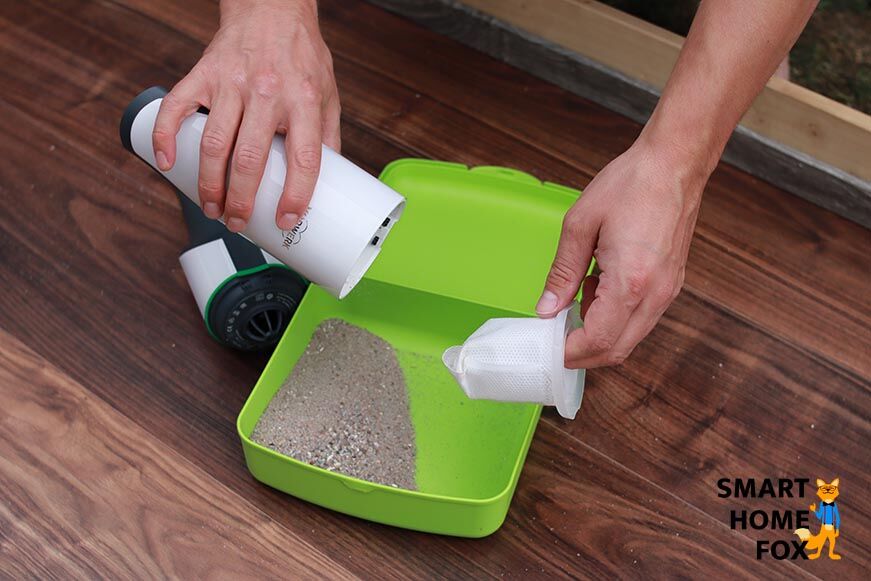 Emptying the Vorwerk Kobold VC 100